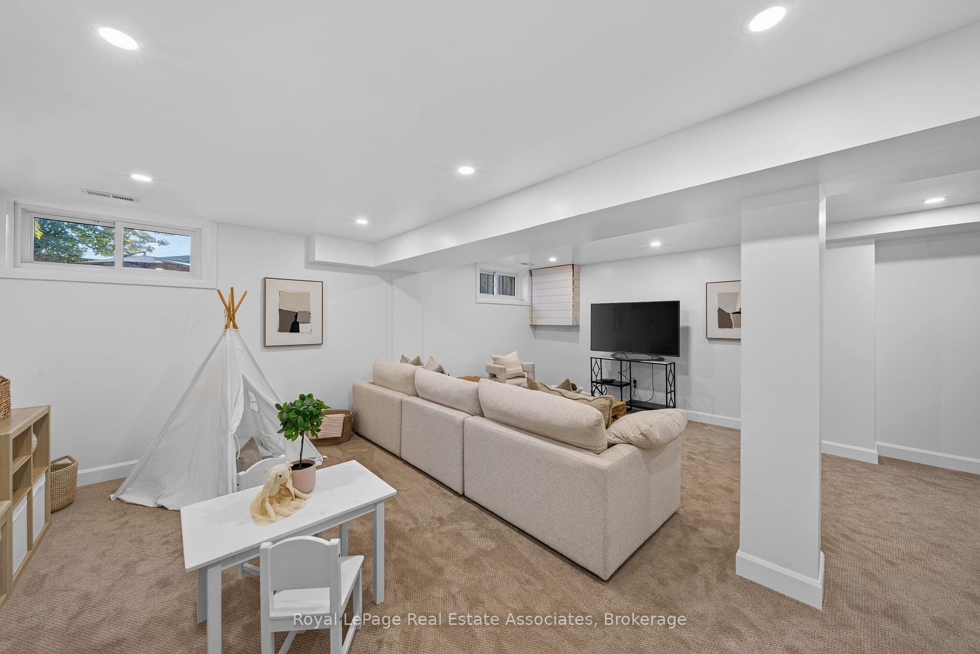 Photo 24 of 2604 Constable Road, Mississauga, Clarkson — HOMEH