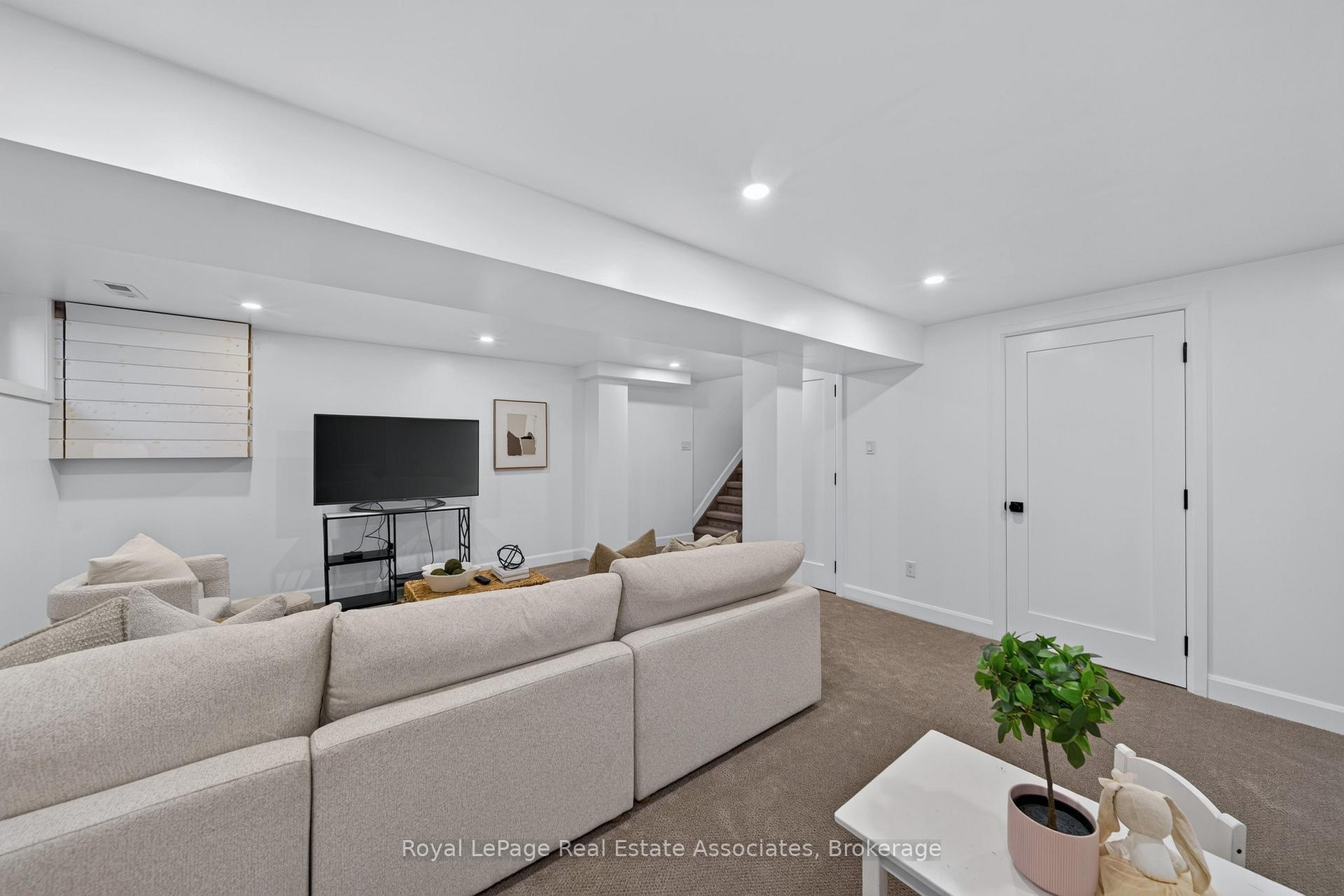 Photo 25 of 2604 Constable Road, Mississauga, Clarkson — HOMEH