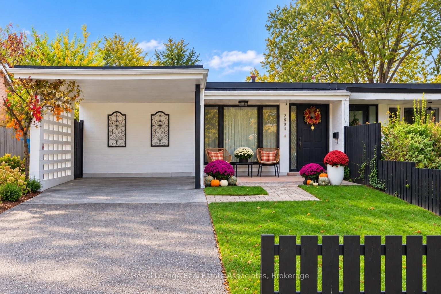 Photo 1 of 2604 Constable Road, Mississauga, Clarkson — HOMEH
