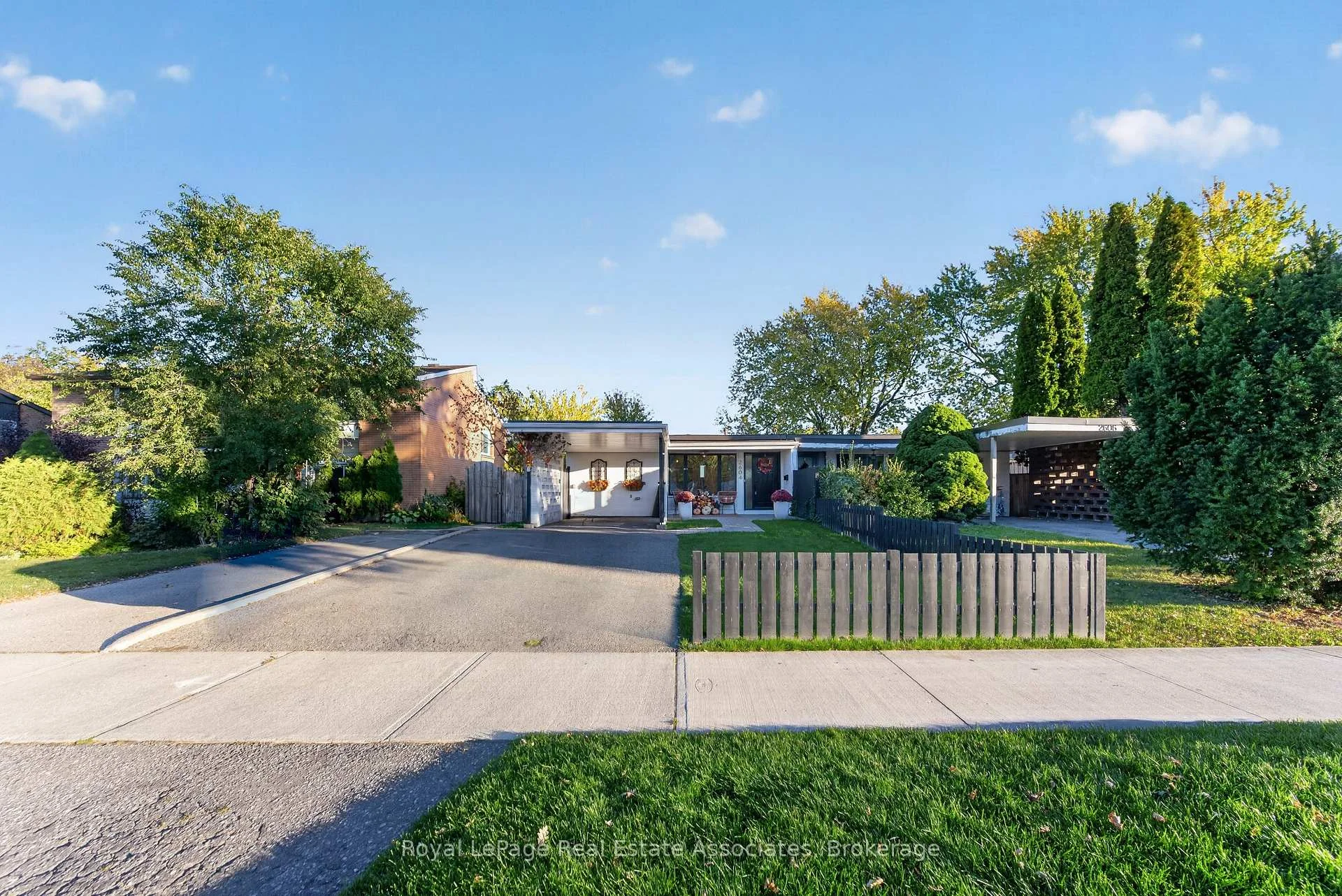 Photo 4 of 2604 Constable Road, Mississauga, Clarkson — HOMEH