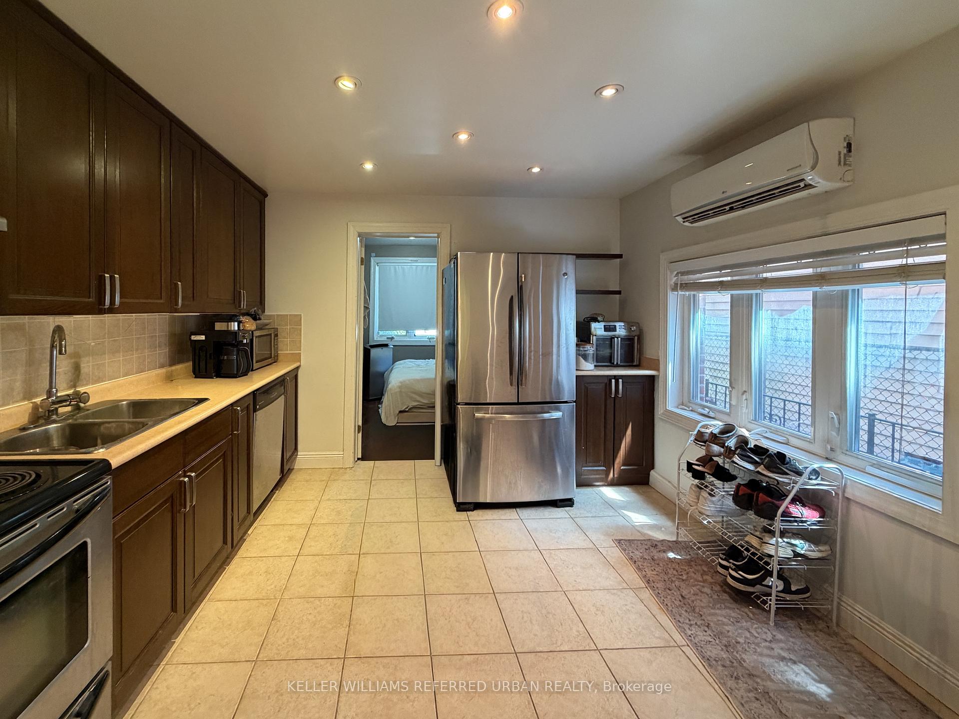 Photo 2 of Unit Main, 429 Ossington Avenue, Toronto, Trinity-Bellwoods — HOMEH