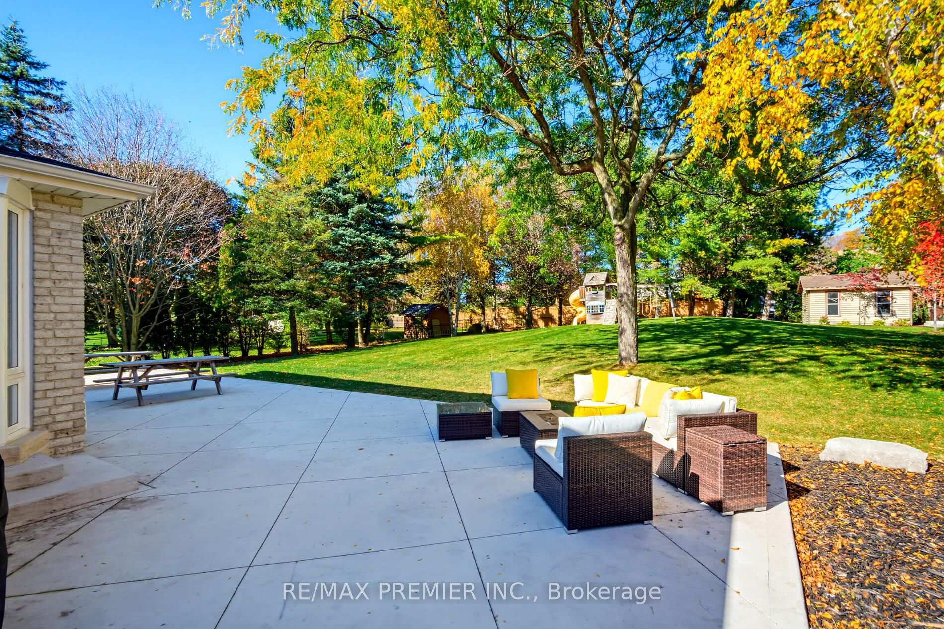 Photo 2 of 122 Hill Farm Road, King, Nobleton — HOMEH