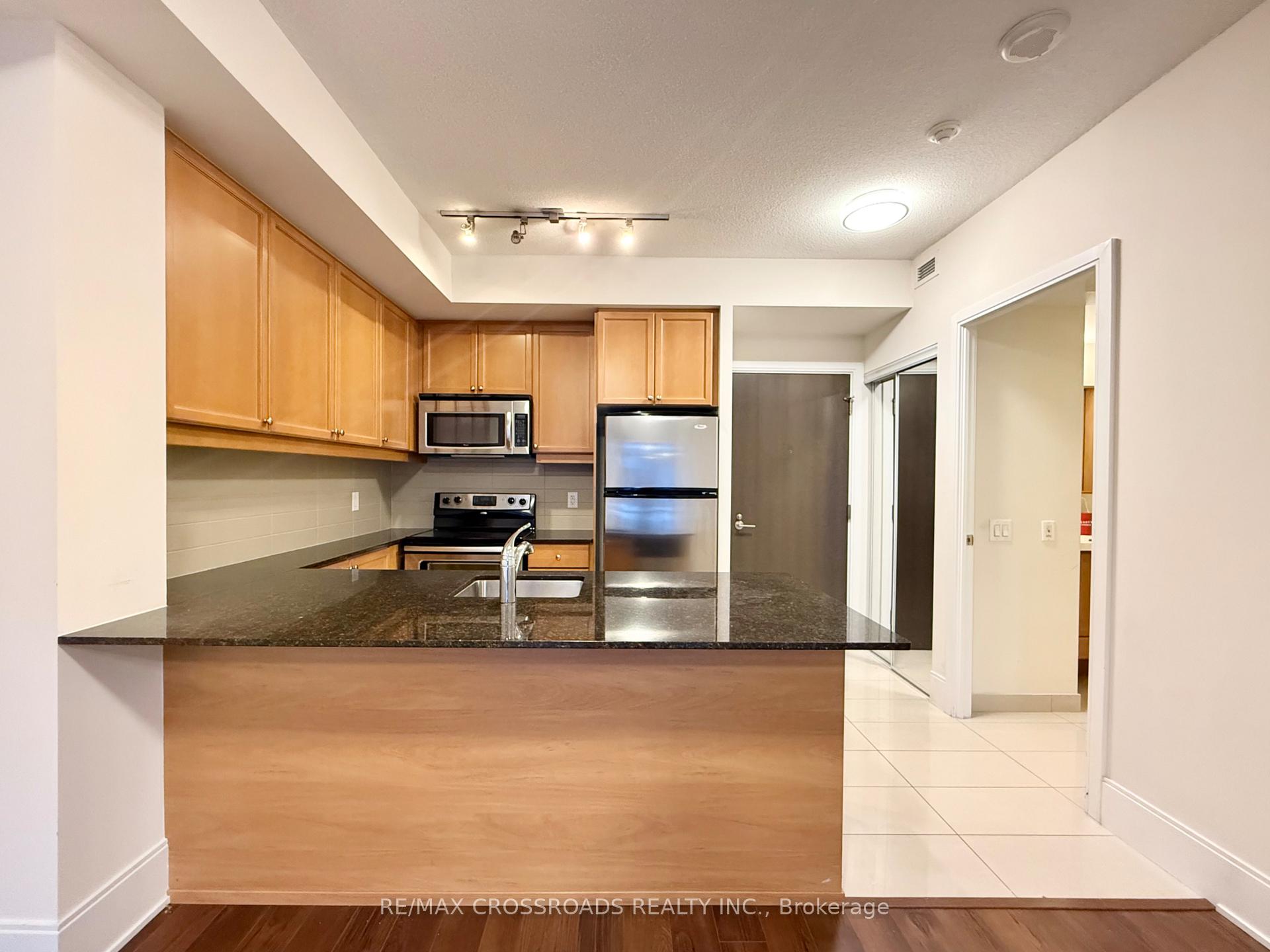 Photo 5 of Unit 905, 560 Front Street W, Toronto, Waterfront Communities — HOMEH