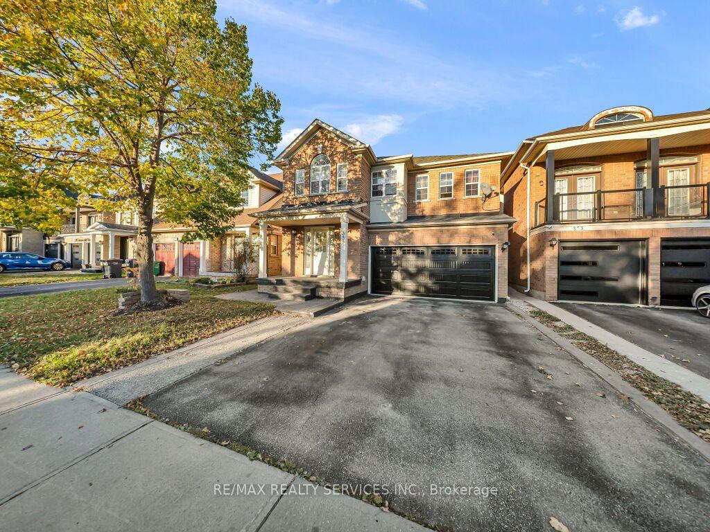 Photo 2 of 355 Edenbrook Hill Drive, Brampton, Fletcher's Meadow — HOMEH