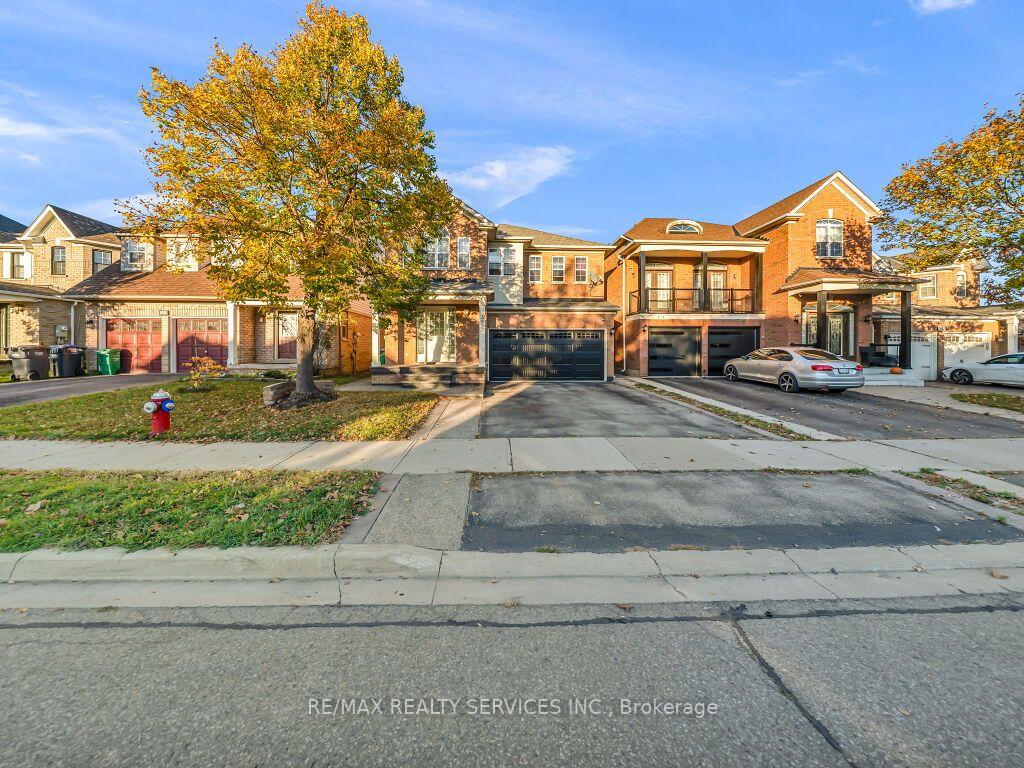 Photo 3 of 355 Edenbrook Hill Drive, Brampton, Fletcher's Meadow — HOMEH