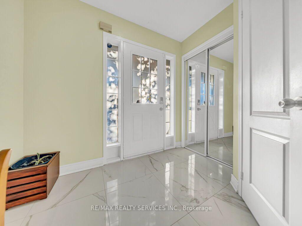 Photo 5 of 355 Edenbrook Hill Drive, Brampton, Fletcher's Meadow — HOMEH
