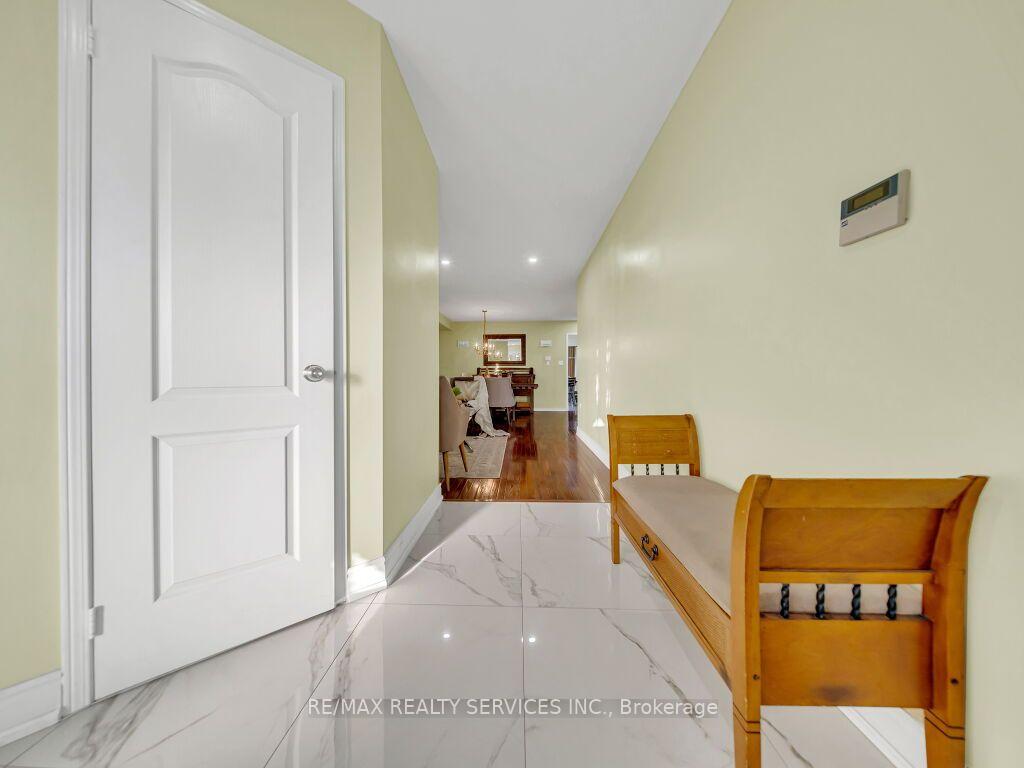 Photo 6 of 355 Edenbrook Hill Drive, Brampton, Fletcher's Meadow — HOMEH