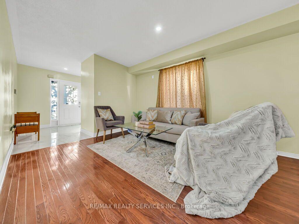 Photo 8 of 355 Edenbrook Hill Drive, Brampton, Fletcher's Meadow — HOMEH