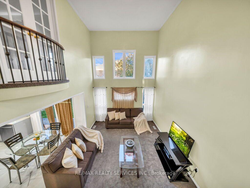 Photo 14 of 355 Edenbrook Hill Drive, Brampton, Fletcher's Meadow — HOMEH