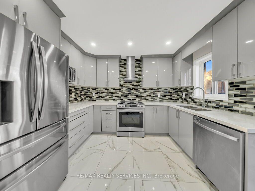 Photo 15 of 355 Edenbrook Hill Drive, Brampton, Fletcher's Meadow — HOMEH