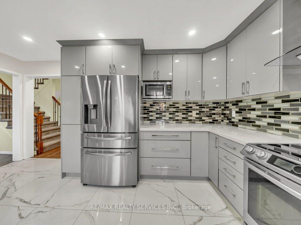 Photo 16 of 355 Edenbrook Hill Drive, Brampton, Fletcher's Meadow — HOMEH
