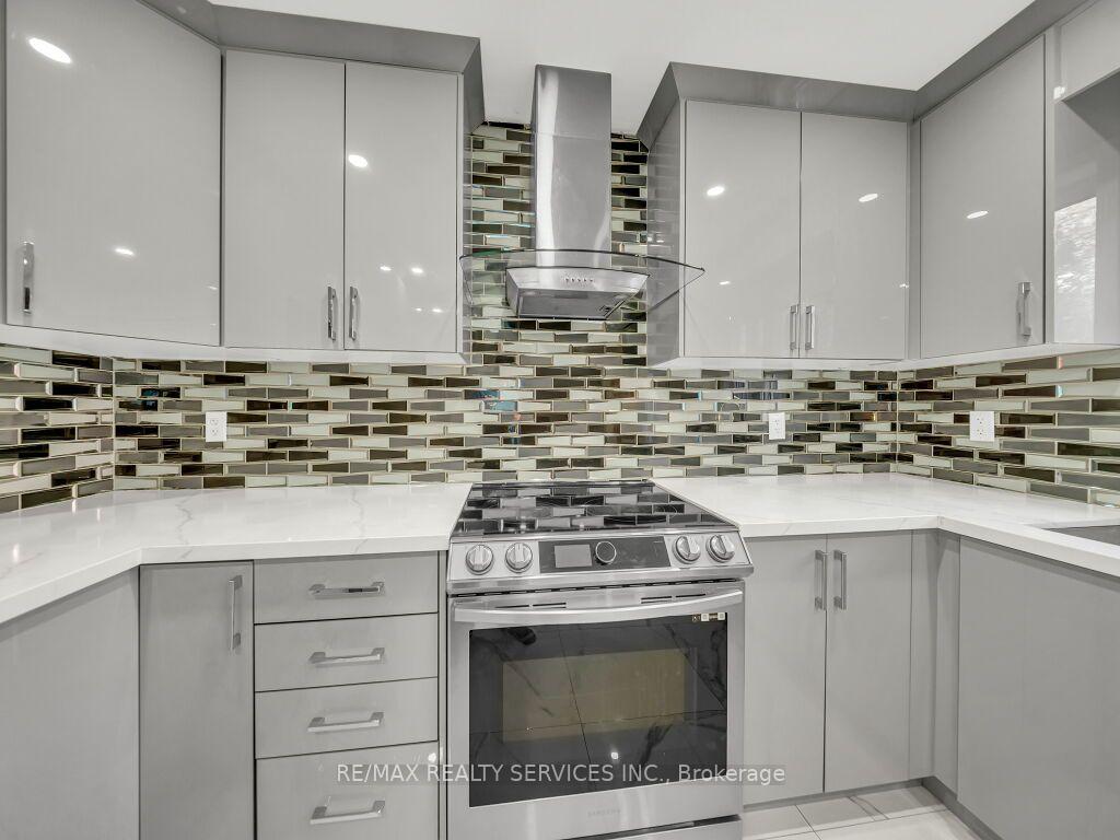 Photo 18 of 355 Edenbrook Hill Drive, Brampton, Fletcher's Meadow — HOMEH