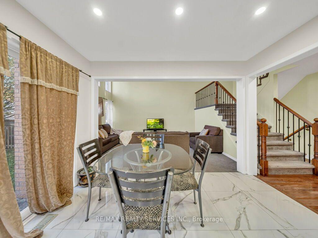 Photo 19 of 355 Edenbrook Hill Drive, Brampton, Fletcher's Meadow — HOMEH
