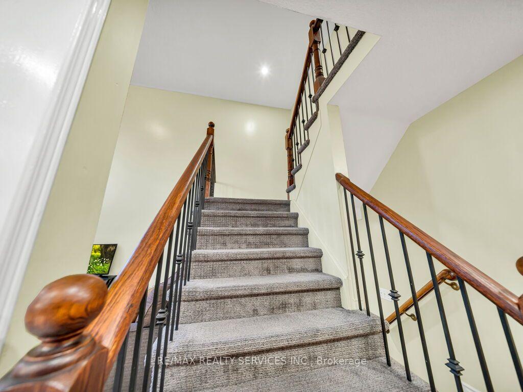 Photo 21 of 355 Edenbrook Hill Drive, Brampton, Fletcher's Meadow — HOMEH