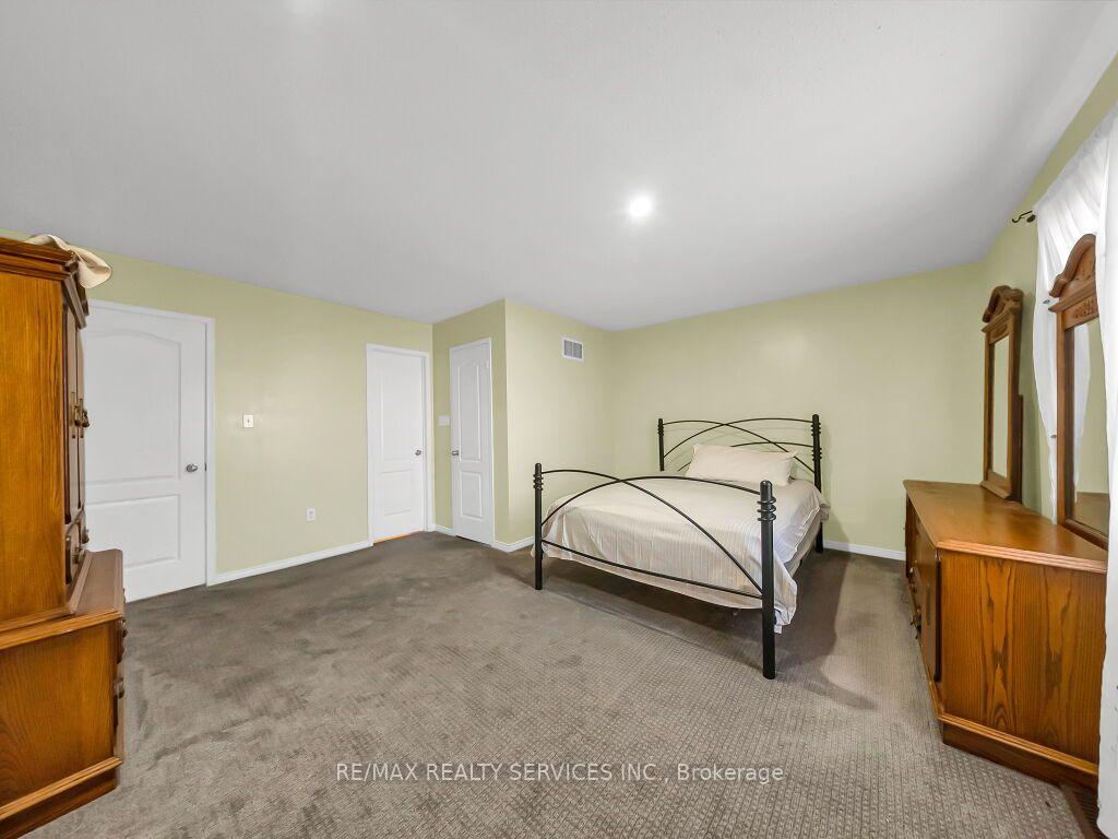 Photo 24 of 355 Edenbrook Hill Drive, Brampton, Fletcher's Meadow — HOMEH