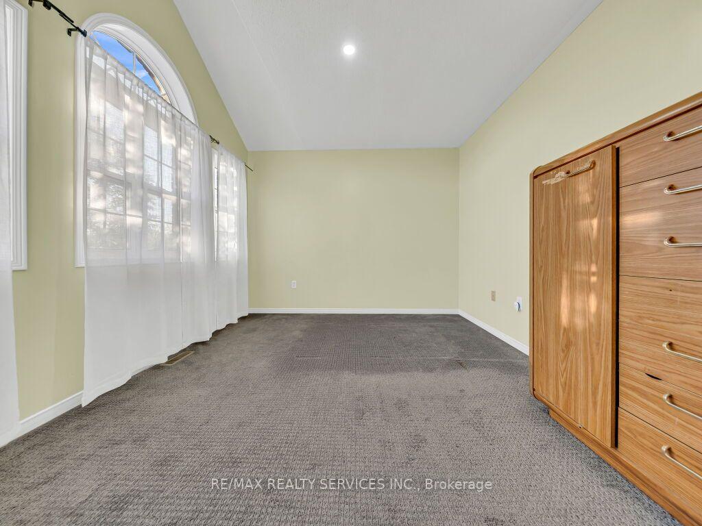 Photo 26 of 355 Edenbrook Hill Drive, Brampton, Fletcher's Meadow — HOMEH