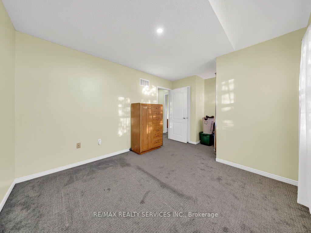 Photo 27 of 355 Edenbrook Hill Drive, Brampton, Fletcher's Meadow — HOMEH