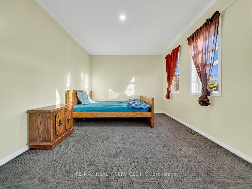 Photo 28 of 355 Edenbrook Hill Drive, Brampton, Fletcher's Meadow — HOMEH
