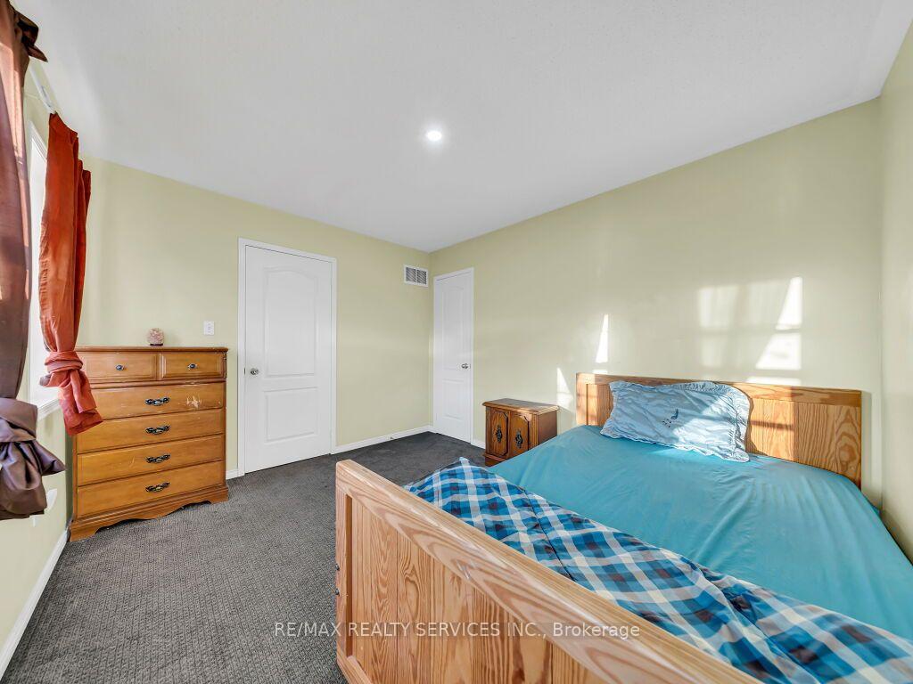 Photo 29 of 355 Edenbrook Hill Drive, Brampton, Fletcher's Meadow — HOMEH