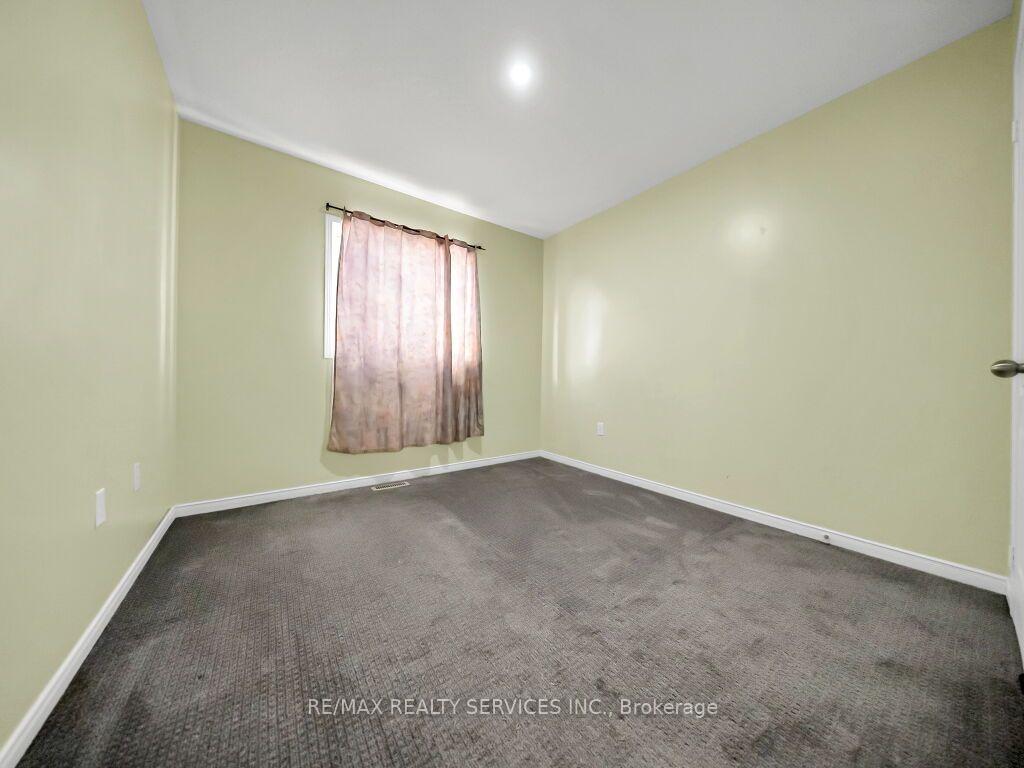 Photo 30 of 355 Edenbrook Hill Drive, Brampton, Fletcher's Meadow — HOMEH