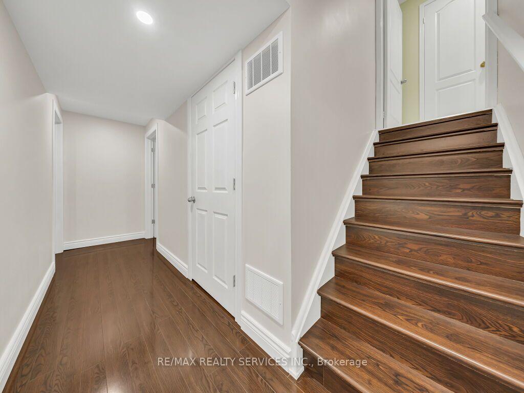 Photo 33 of 355 Edenbrook Hill Drive, Brampton, Fletcher's Meadow — HOMEH