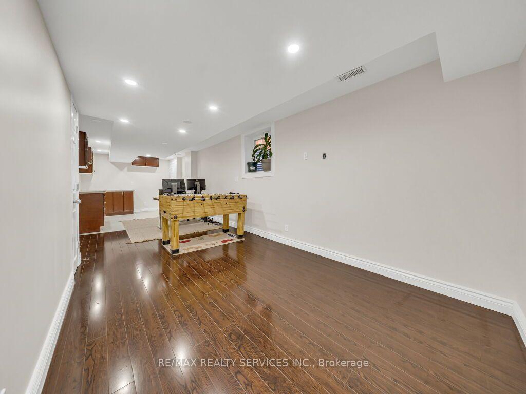 Photo 34 of 355 Edenbrook Hill Drive, Brampton, Fletcher's Meadow — HOMEH