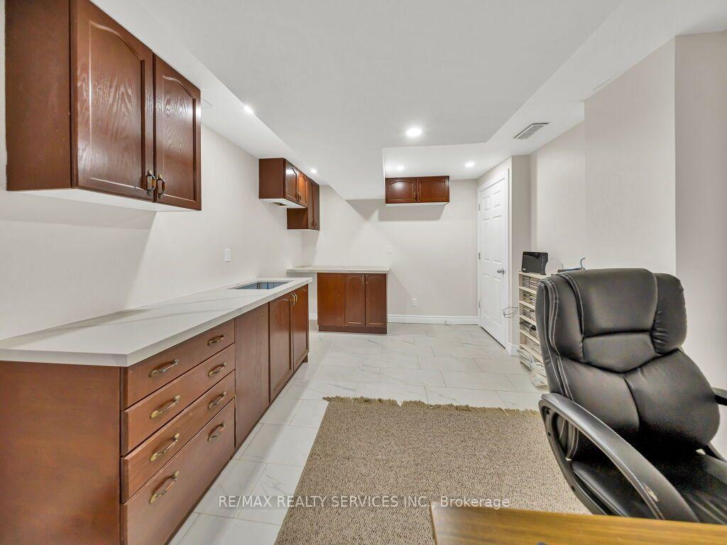 Photo 36 of 355 Edenbrook Hill Drive, Brampton, Fletcher's Meadow — HOMEH