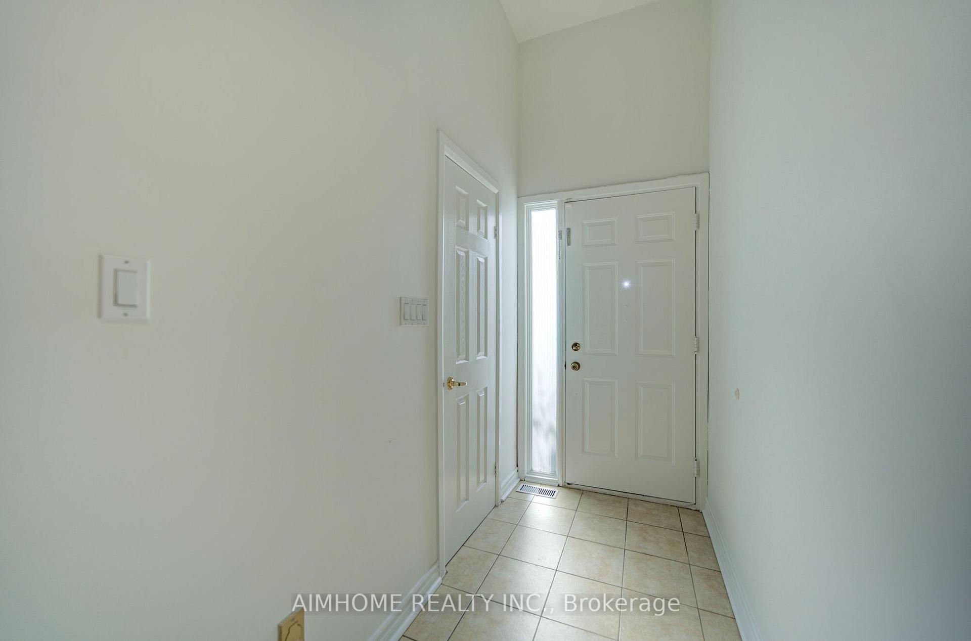 Photo 2 of 34 Stately Way, Markham, Royal Orchard — HOMEH
