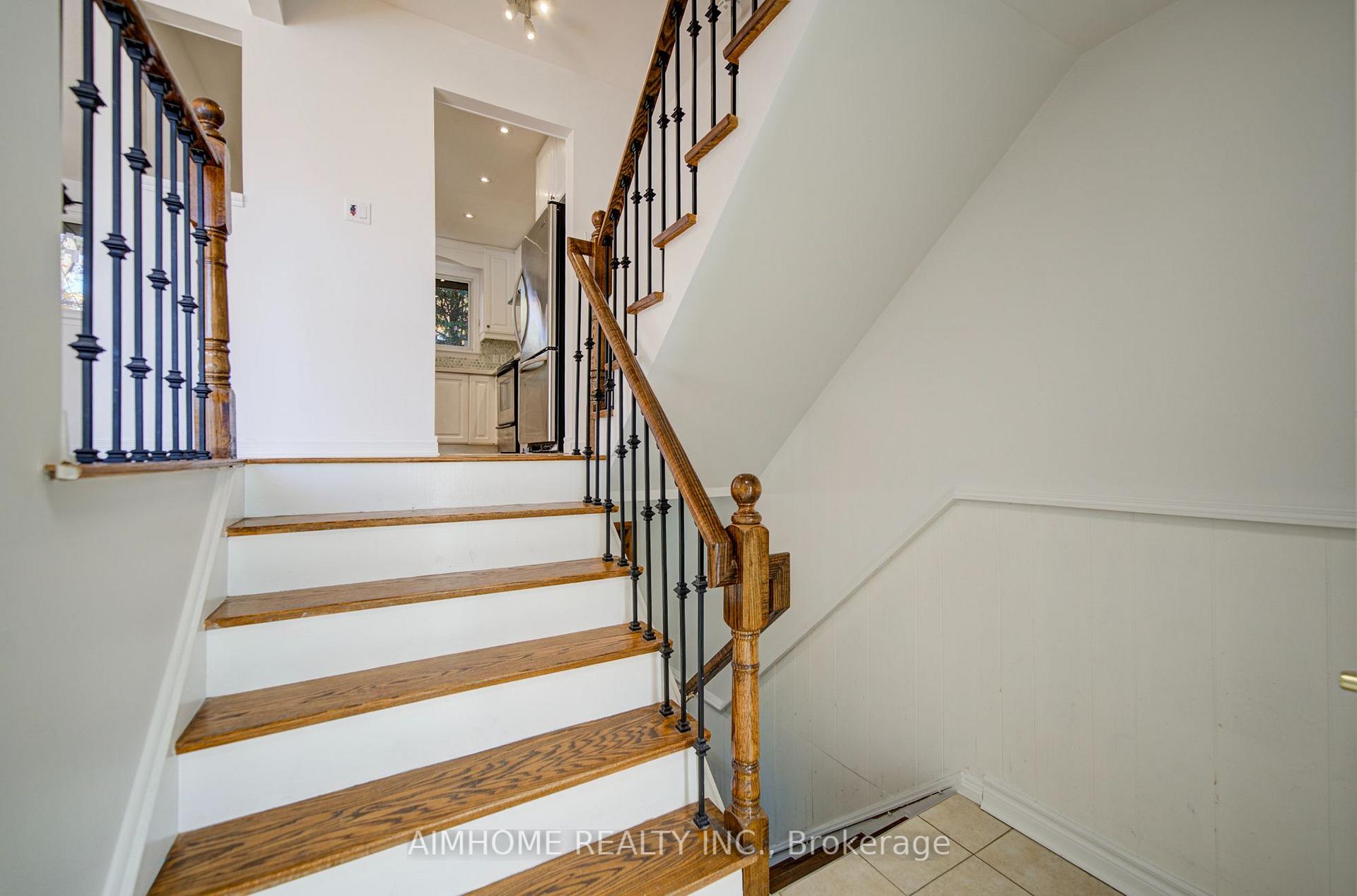 Photo 4 of 34 Stately Way, Markham, Royal Orchard — HOMEH