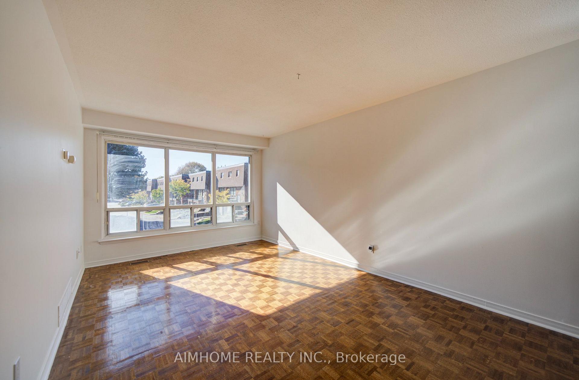 Photo 7 of 34 Stately Way, Markham, Royal Orchard — HOMEH