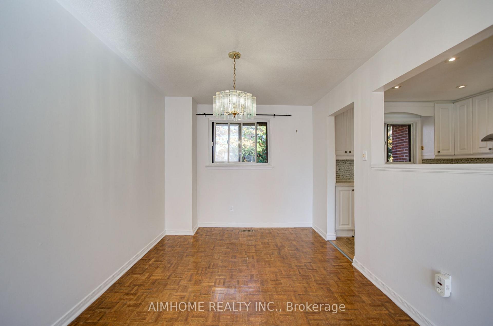Photo 10 of 34 Stately Way, Markham, Royal Orchard — HOMEH