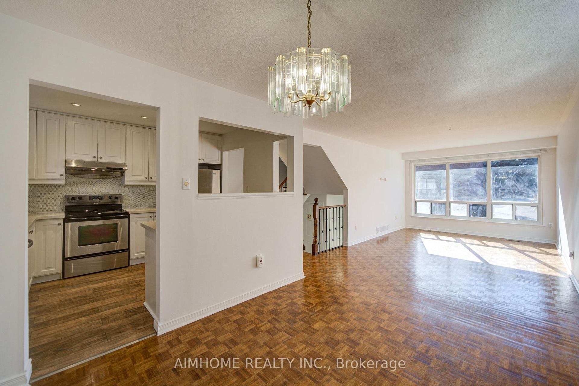Photo 11 of 34 Stately Way, Markham, Royal Orchard — HOMEH