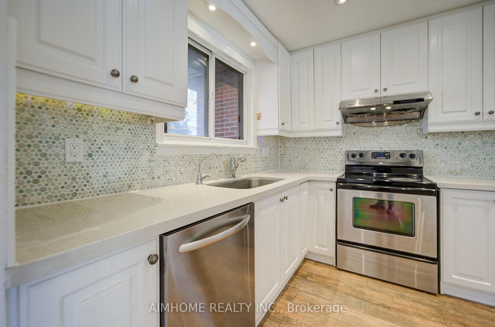 Photo 12 of 34 Stately Way, Markham, Royal Orchard — HOMEH