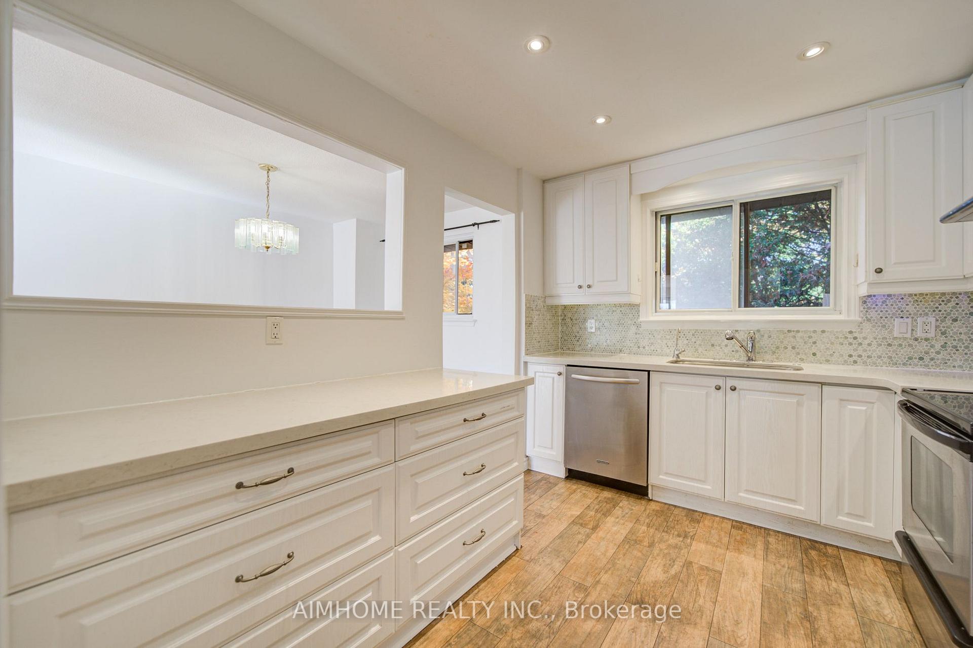 Photo 16 of 34 Stately Way, Markham, Royal Orchard — HOMEH