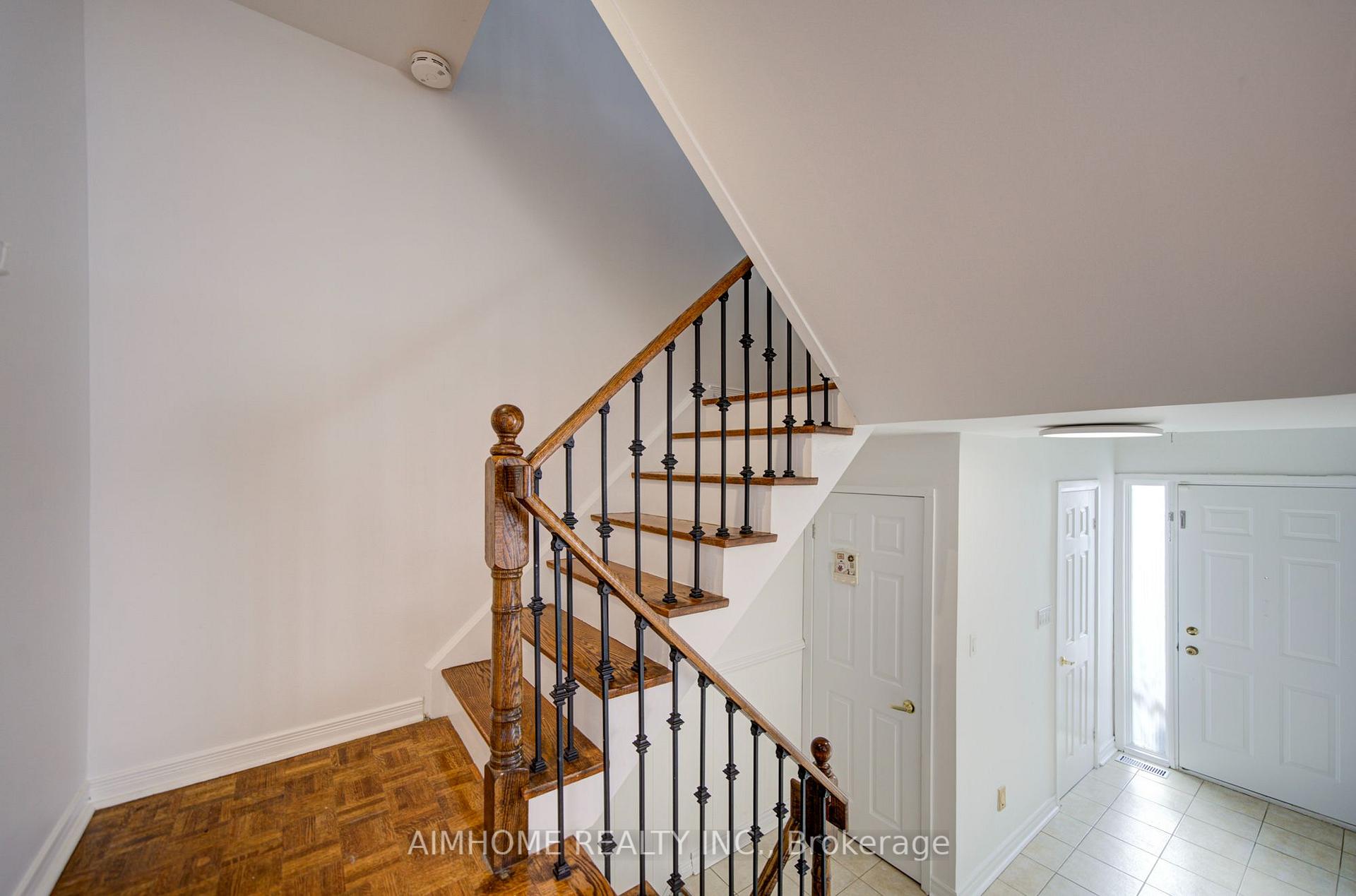 Photo 17 of 34 Stately Way, Markham, Royal Orchard — HOMEH