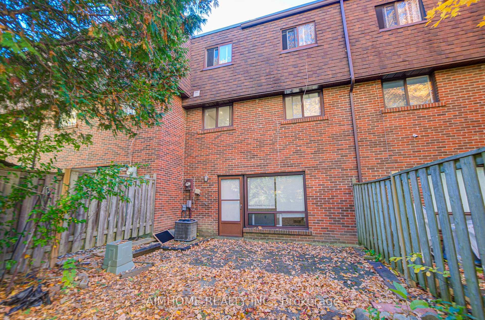 Photo 42 of 34 Stately Way, Markham, Royal Orchard — HOMEH