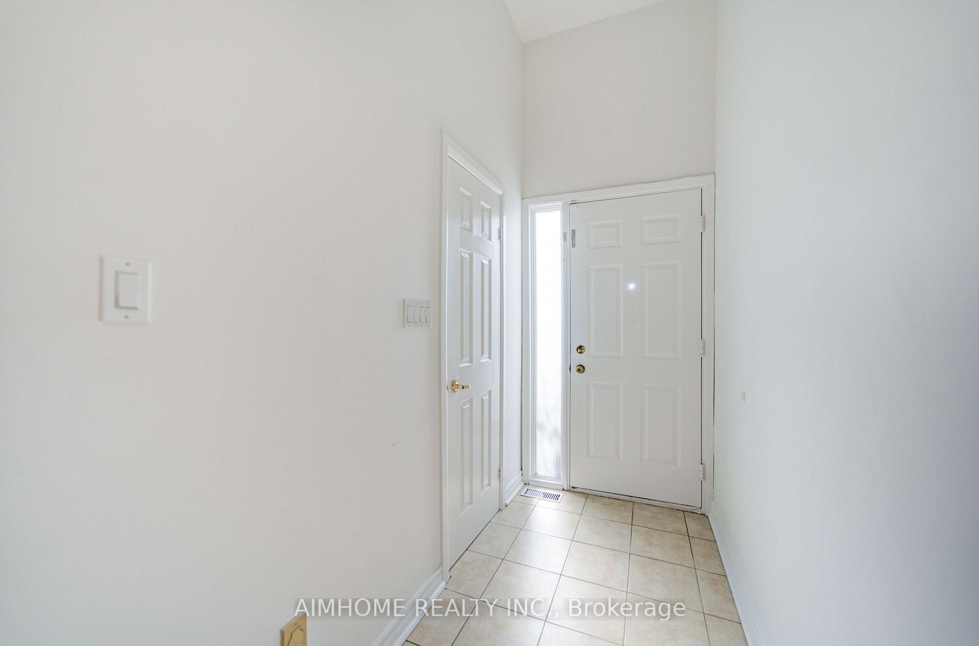 Photo 3 of 34 Stately Way, Markham, Royal Orchard — HOMEH