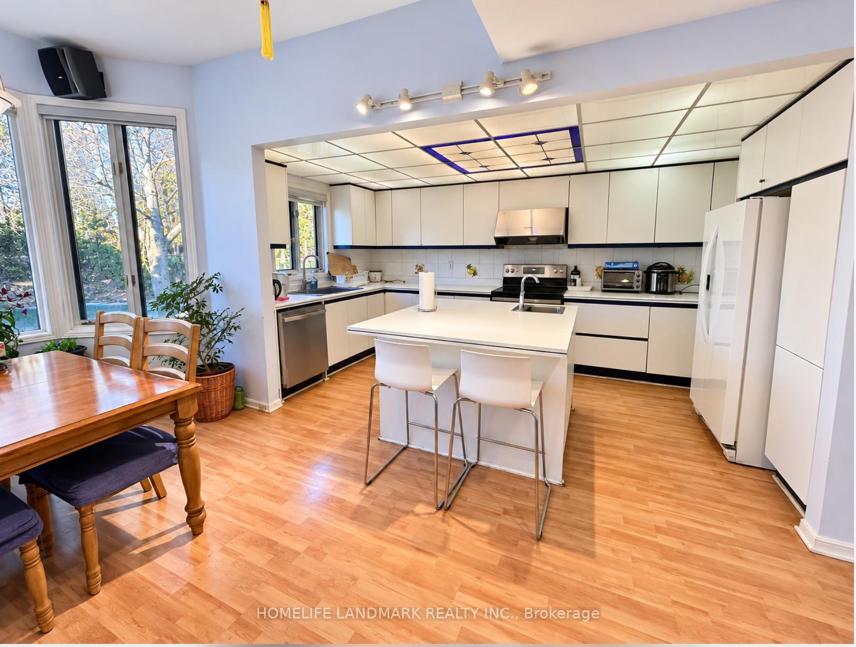 Photo 2 of 94 Ames Circle, North York, Banbury-Don Mills — HOMEH