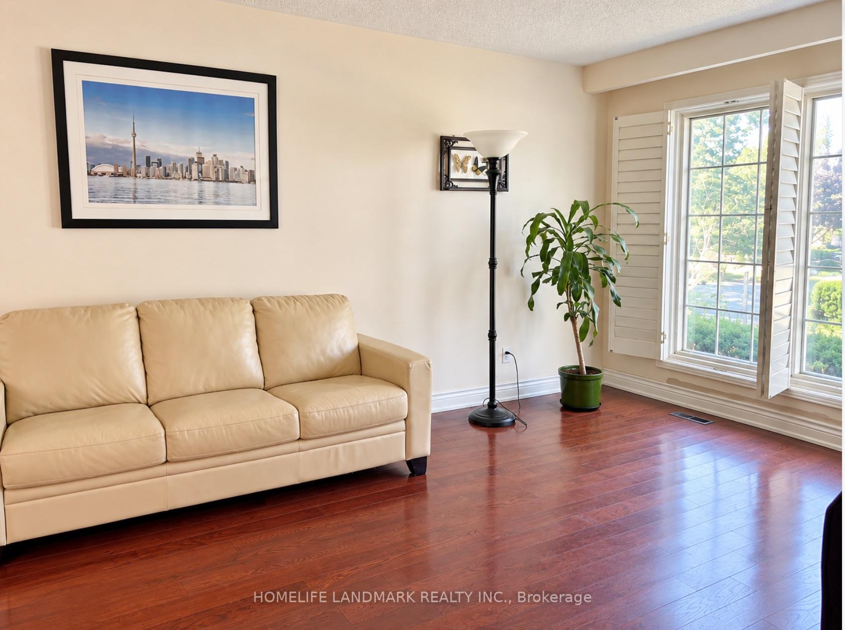 Photo 3 of 94 Ames Circle, North York, Banbury-Don Mills — HOMEH
