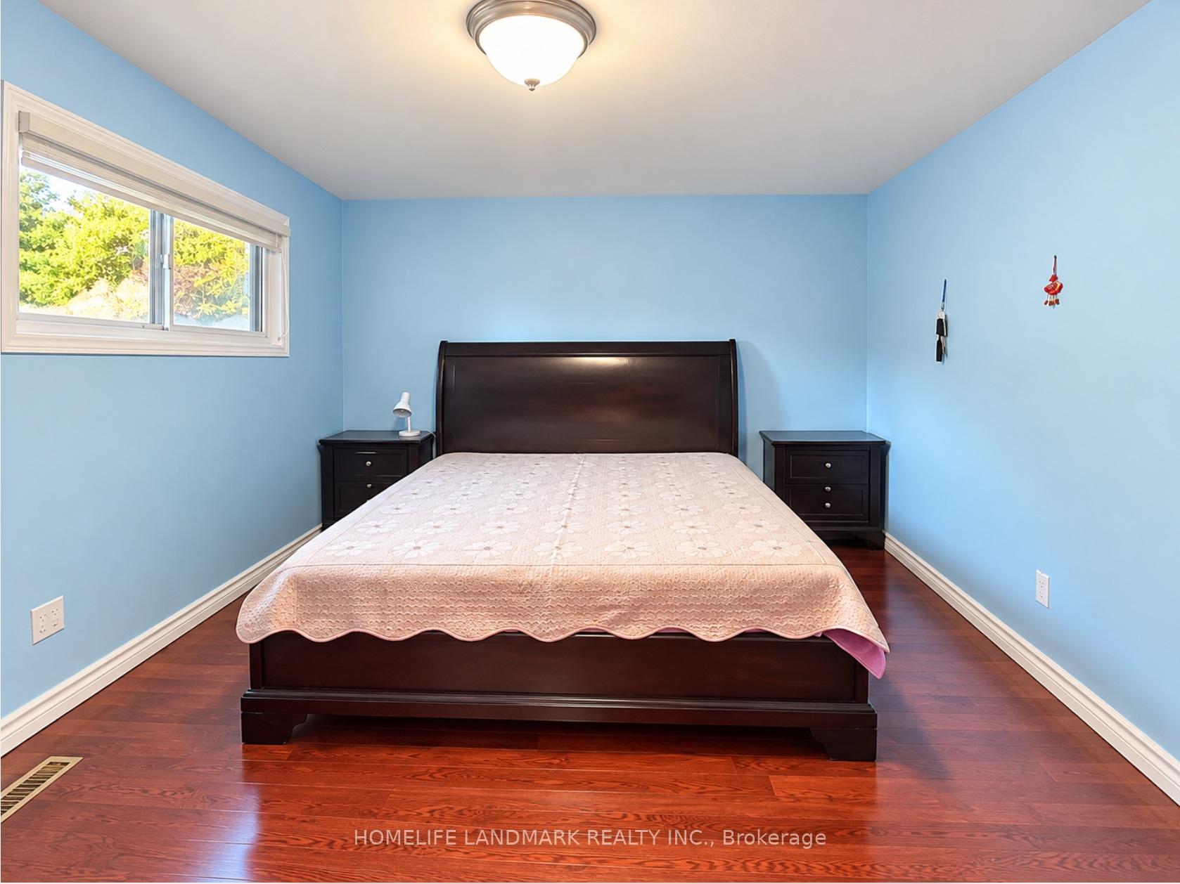 Photo 8 of 94 Ames Circle, North York, Banbury-Don Mills — HOMEH