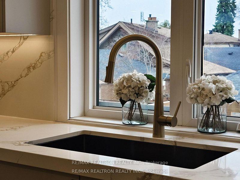 Photo 19 of 41 Algoma Street, Etobicoke, Mimico — HOMEH