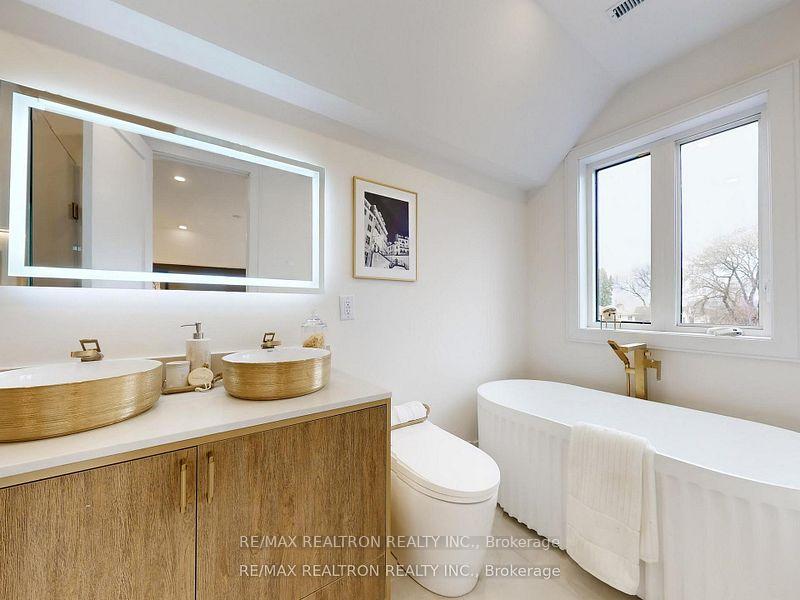 Photo 31 of 41 Algoma Street, Etobicoke, Mimico — HOMEH