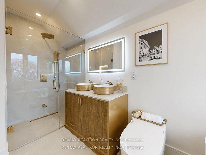 Photo 32 of 41 Algoma Street, Etobicoke, Mimico — HOMEH