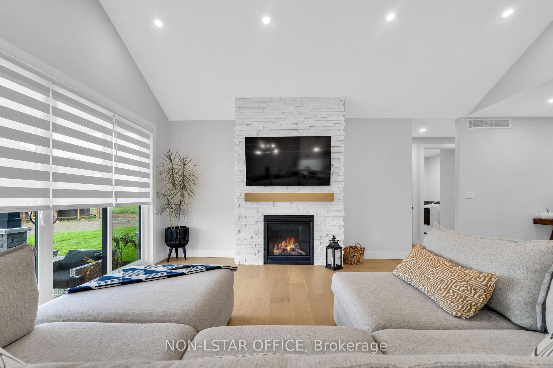 Photo 13 of 111 Bloomington Way, Chatham-Kent — HOMEH