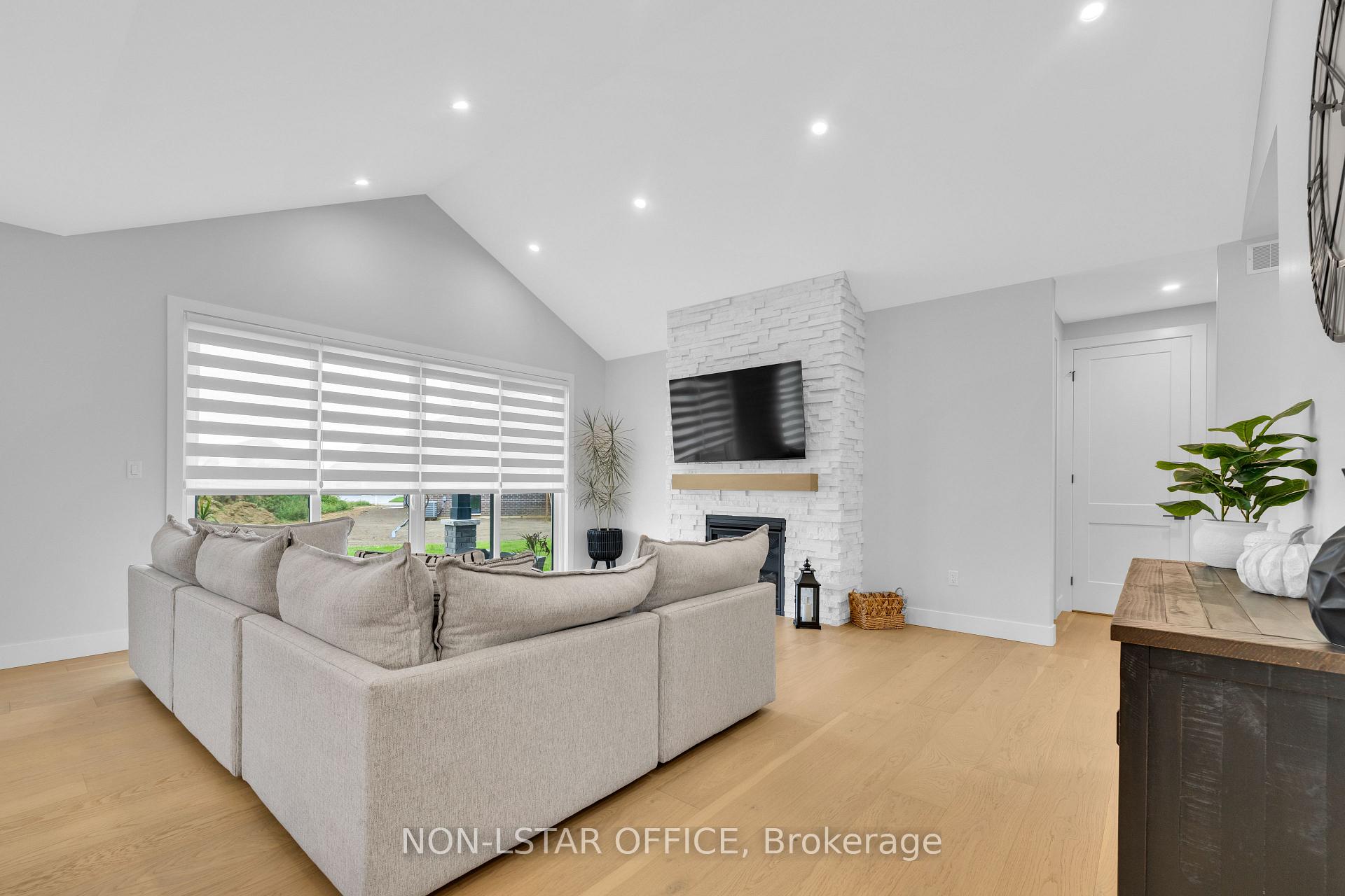 Photo 14 of 111 Bloomington Way, Chatham-Kent — HOMEH