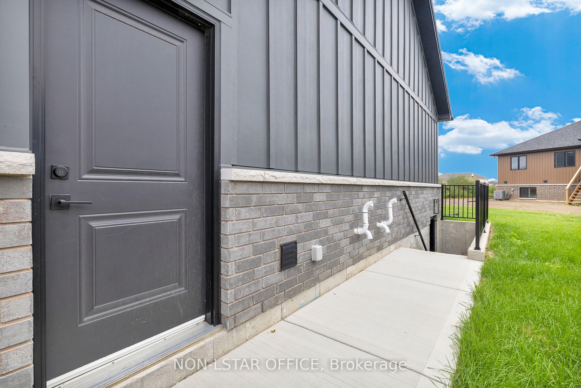 Photo 30 of 111 Bloomington Way, Chatham-Kent — HOMEH