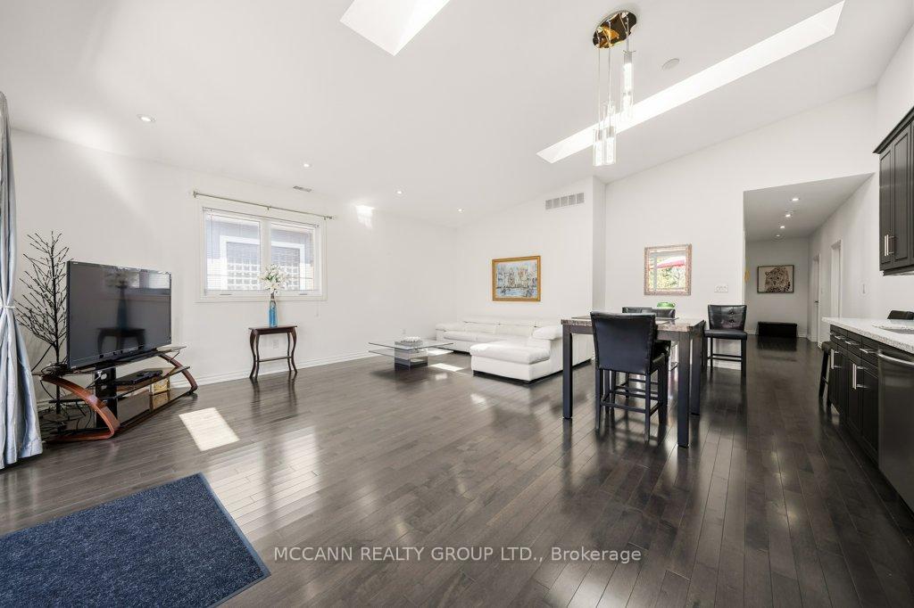 Photo 27 of 124 Scarboro Crescent, Scarborough, Cliffcrest — HOMEH