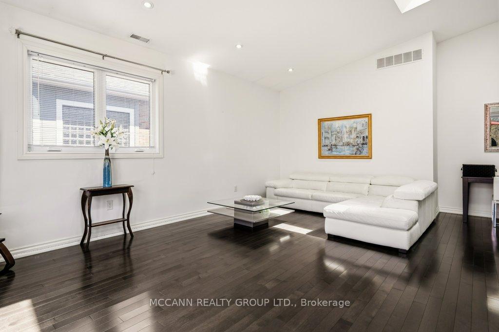 Photo 28 of 124 Scarboro Crescent, Scarborough, Cliffcrest — HOMEH