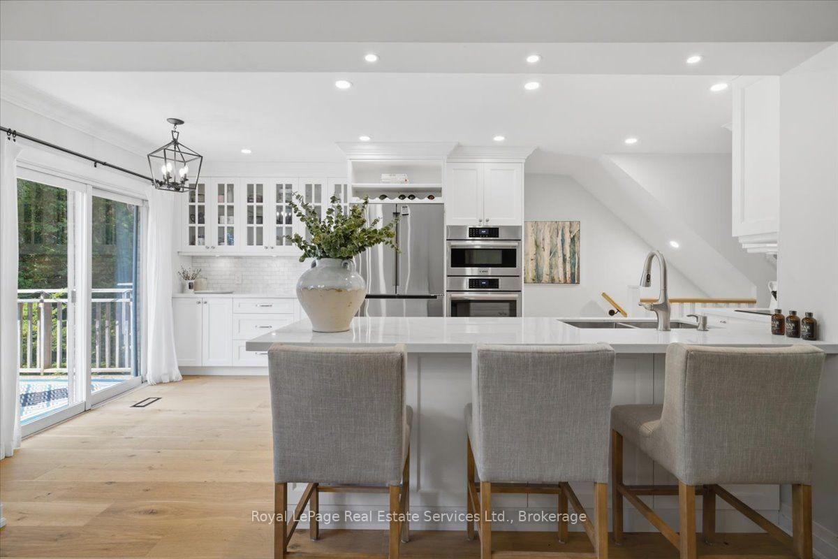 Photo 7 of Unit 5, 2120 Marine Drive, Oakville, Bronte — HOMEH