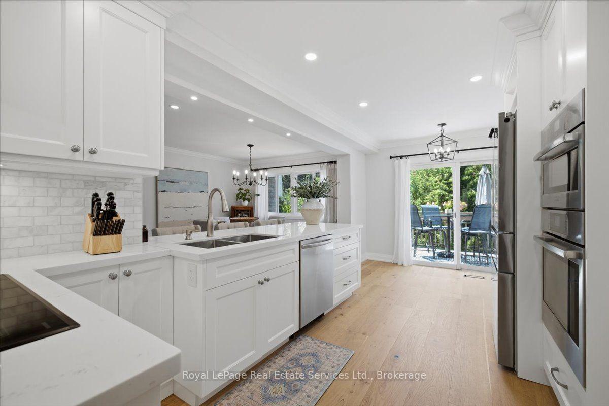 Photo 10 of Unit 5, 2120 Marine Drive, Oakville, Bronte — HOMEH